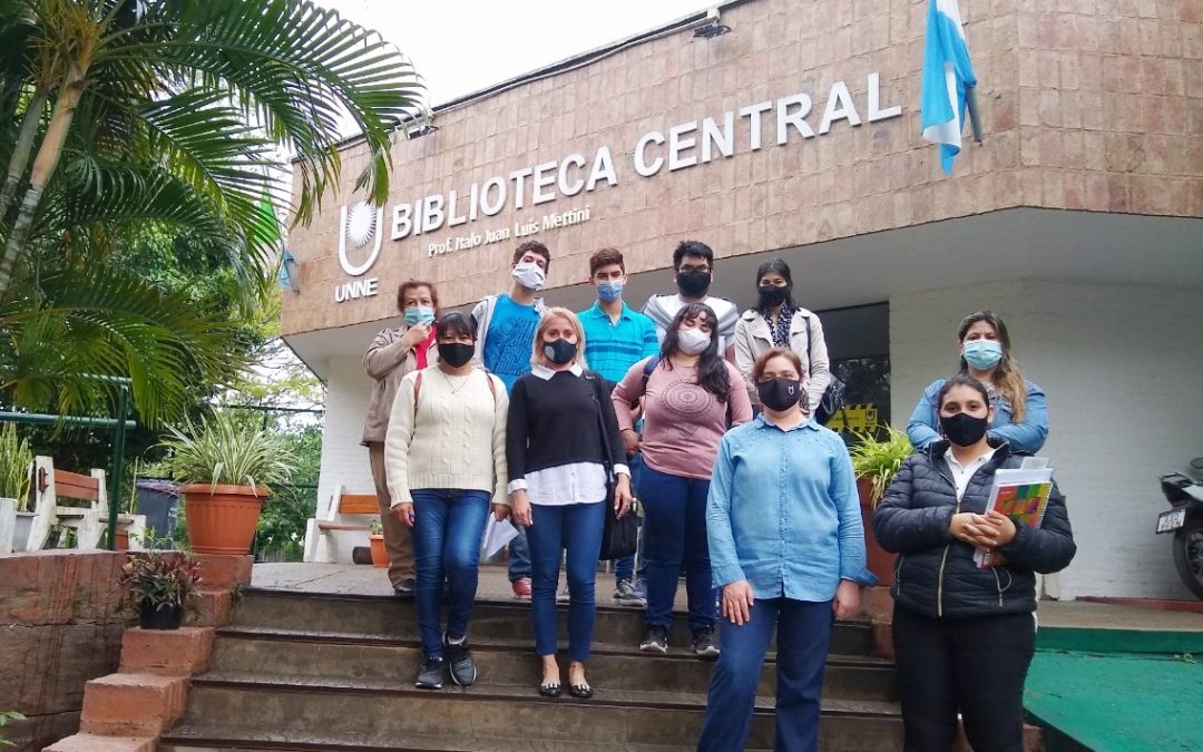 Formación de usuarios: alumnos de Bibliotecología del IES “San Fernando Rey” visitaron la Biblioteca Central de la UNNE